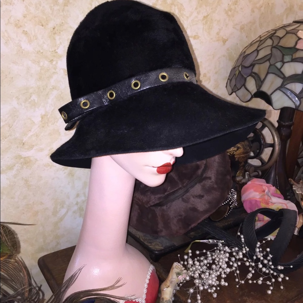 SOLD vintage Betmar New York Paris hat